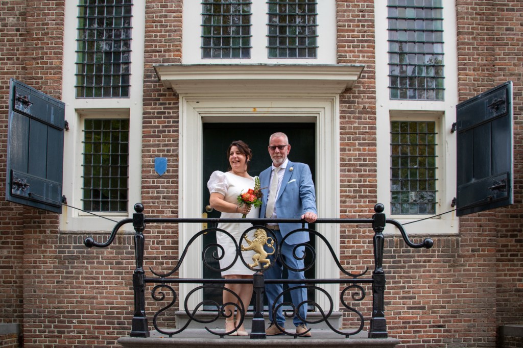 A married couple at the city hall